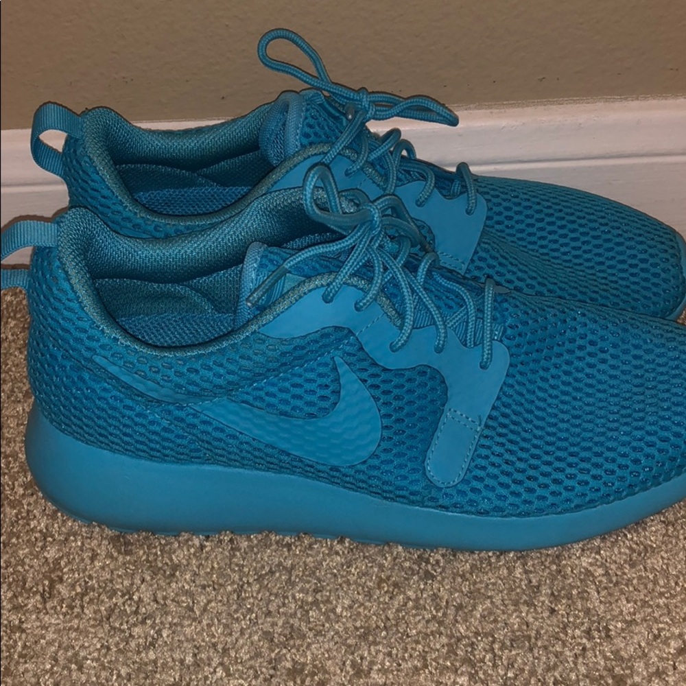 Blue Nike tennis shoes